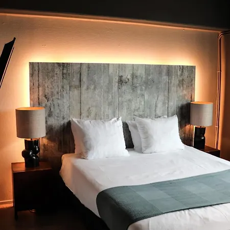 Rooms25 *