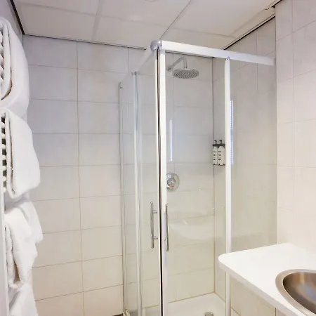 Rooms25 *