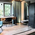 ホテル Rooms25 *