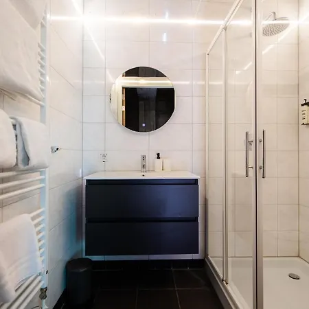 Hotel Rooms25