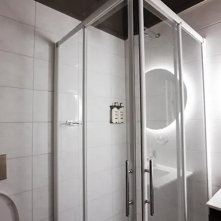 Rooms25 Hotel *