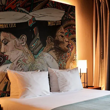 Hotel Rooms25