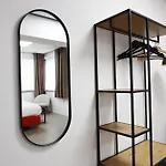 Hotel Rooms25 *