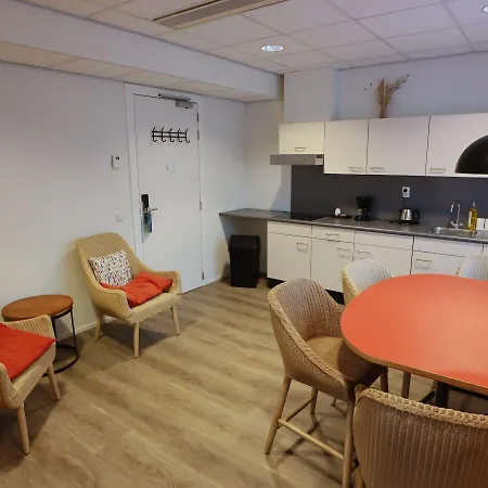Rooms25 *